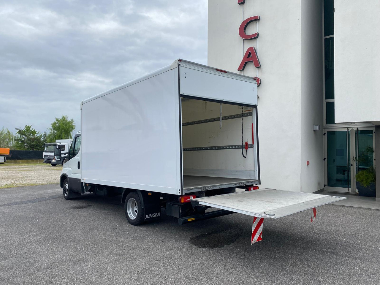 IVECO DAILY 35C16 - Closed box van: picture 5 IVECO DAILY 35C16 - Closed box van: picture 5