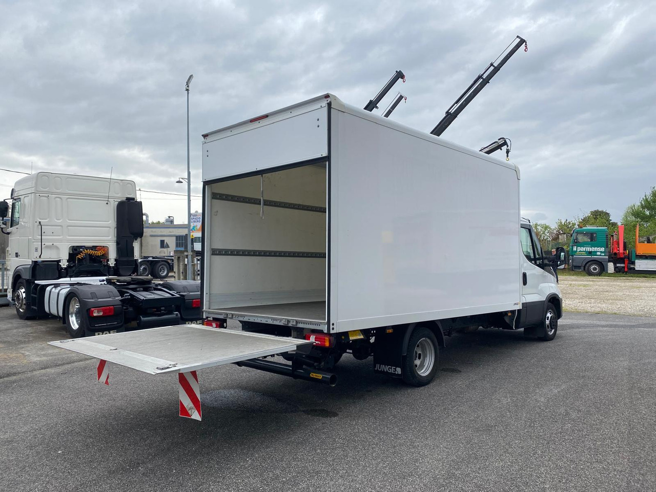 IVECO DAILY 35C16 - Closed box van: picture 4 IVECO DAILY 35C16 - Closed box van: picture 4