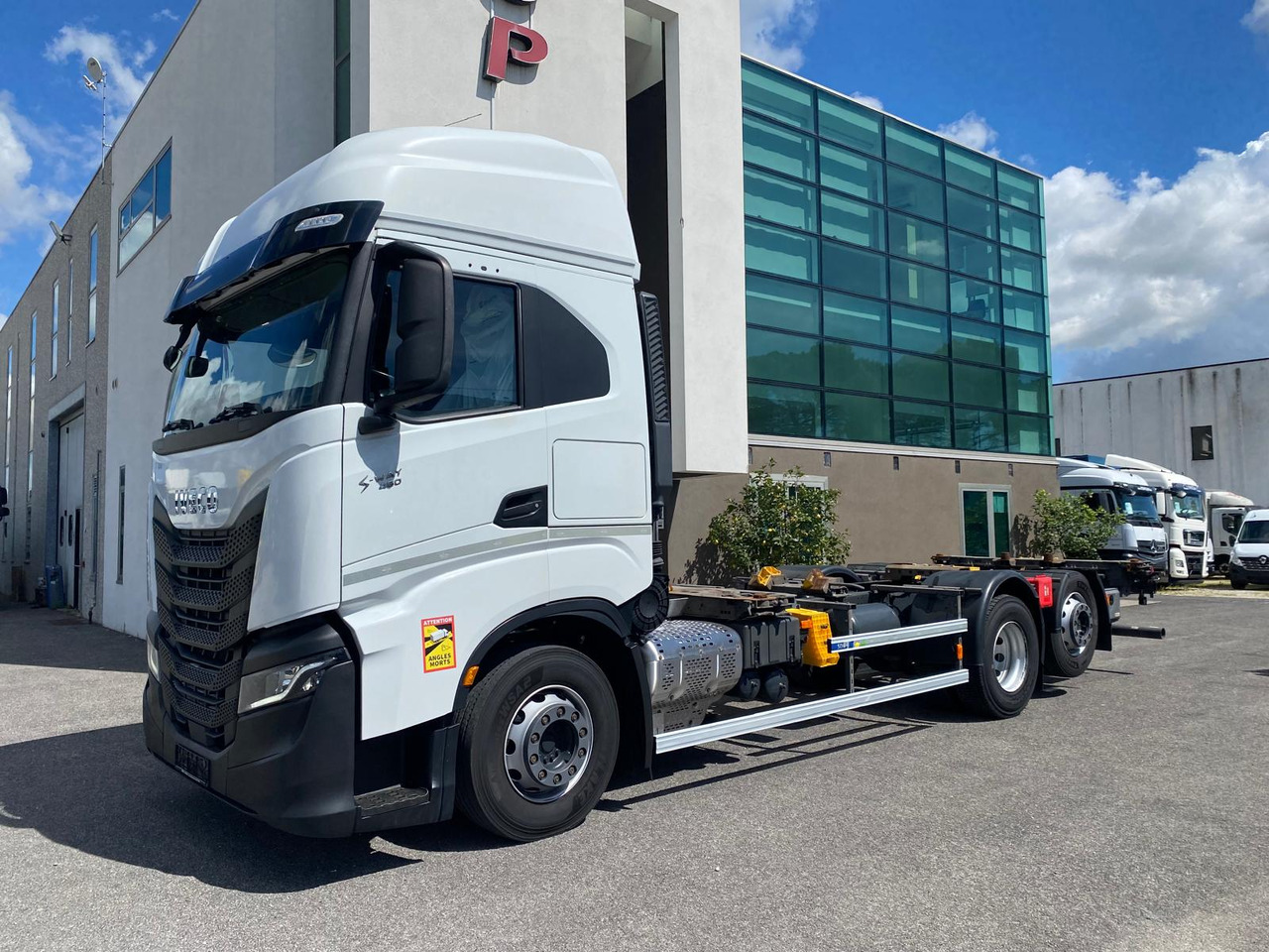IVECO S-WAY AS260S48 - Container transporter/ Swap body truck: picture 1 IVECO S-WAY AS260S48 - Container transporter/ Swap body truck: picture 1