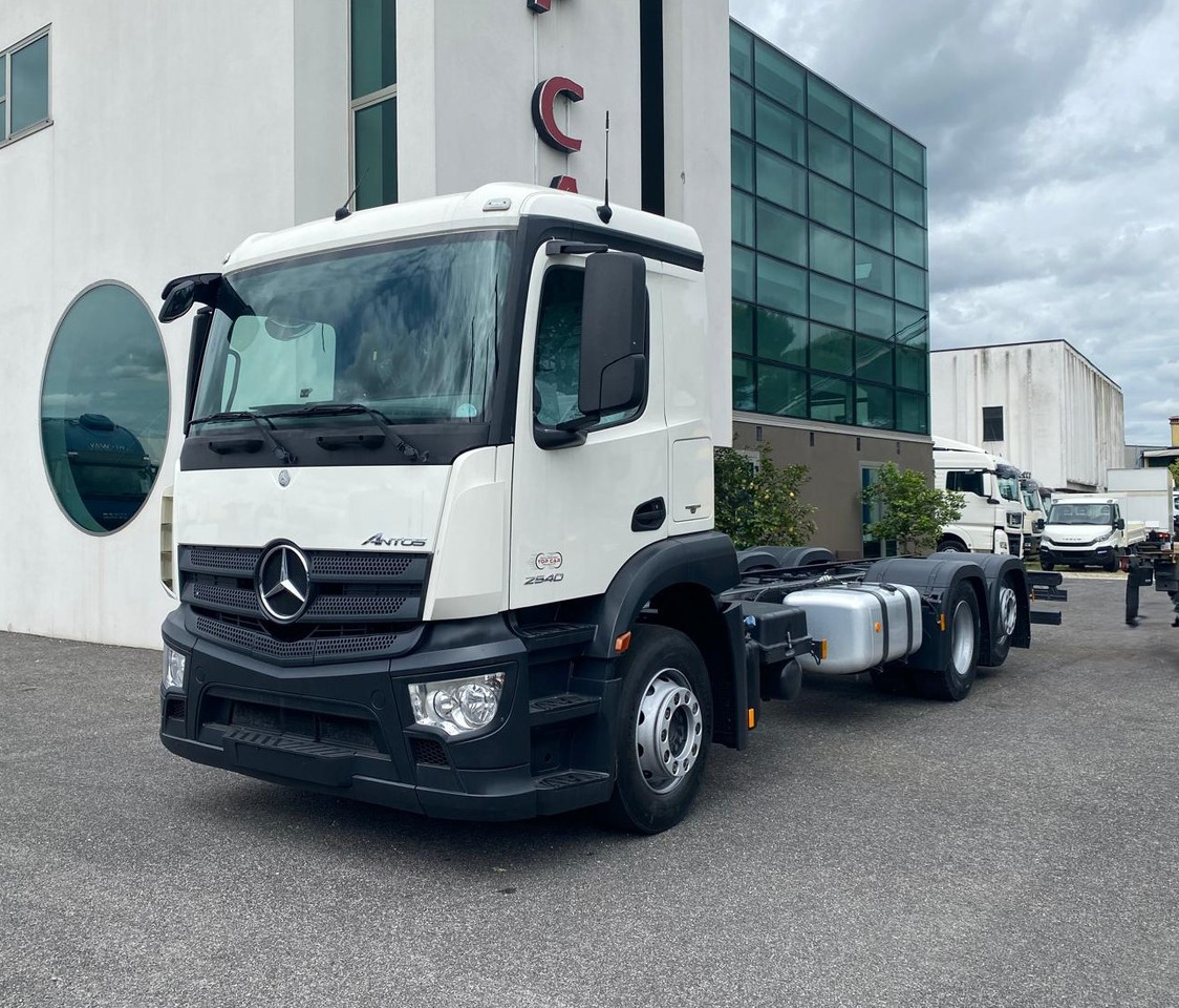 MERCEDES-BENZ ANTOS 25.40 - Cab chassis truck: picture 2 MERCEDES-BENZ ANTOS 25.40 - Cab chassis truck: picture 2