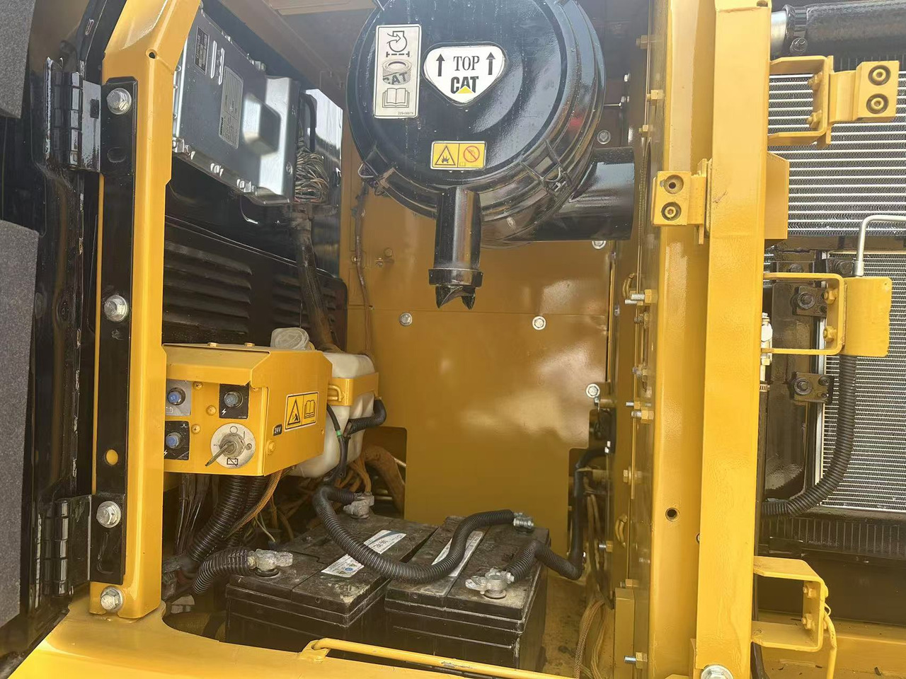 CATERPILLAR Used Digger CAT 323DL Construction Machinery Construction Digger Used CAT 323DL Cheap Excavator - Construction machinery: picture 4 CATERPILLAR Used Digger CAT 323DL Construction Machinery Construction Digger Used CAT 323DL Cheap Excavator - Construction machinery: picture 4