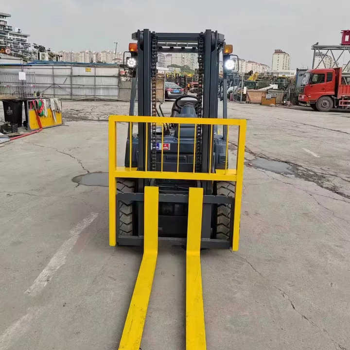 Used Heavy Construction Equipment komatsu 3 Tons Forklift Used Machine - Diesel forklift: picture 1 Used Heavy Construction Equipment komatsu 3 Tons Forklift Used Machine - Diesel forklift: picture 1