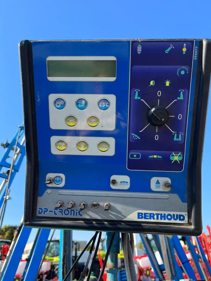 Berthoud Force 1000 - Tractor mounted sprayer: picture 4 Berthoud Force 1000 - Tractor mounted sprayer: picture 4