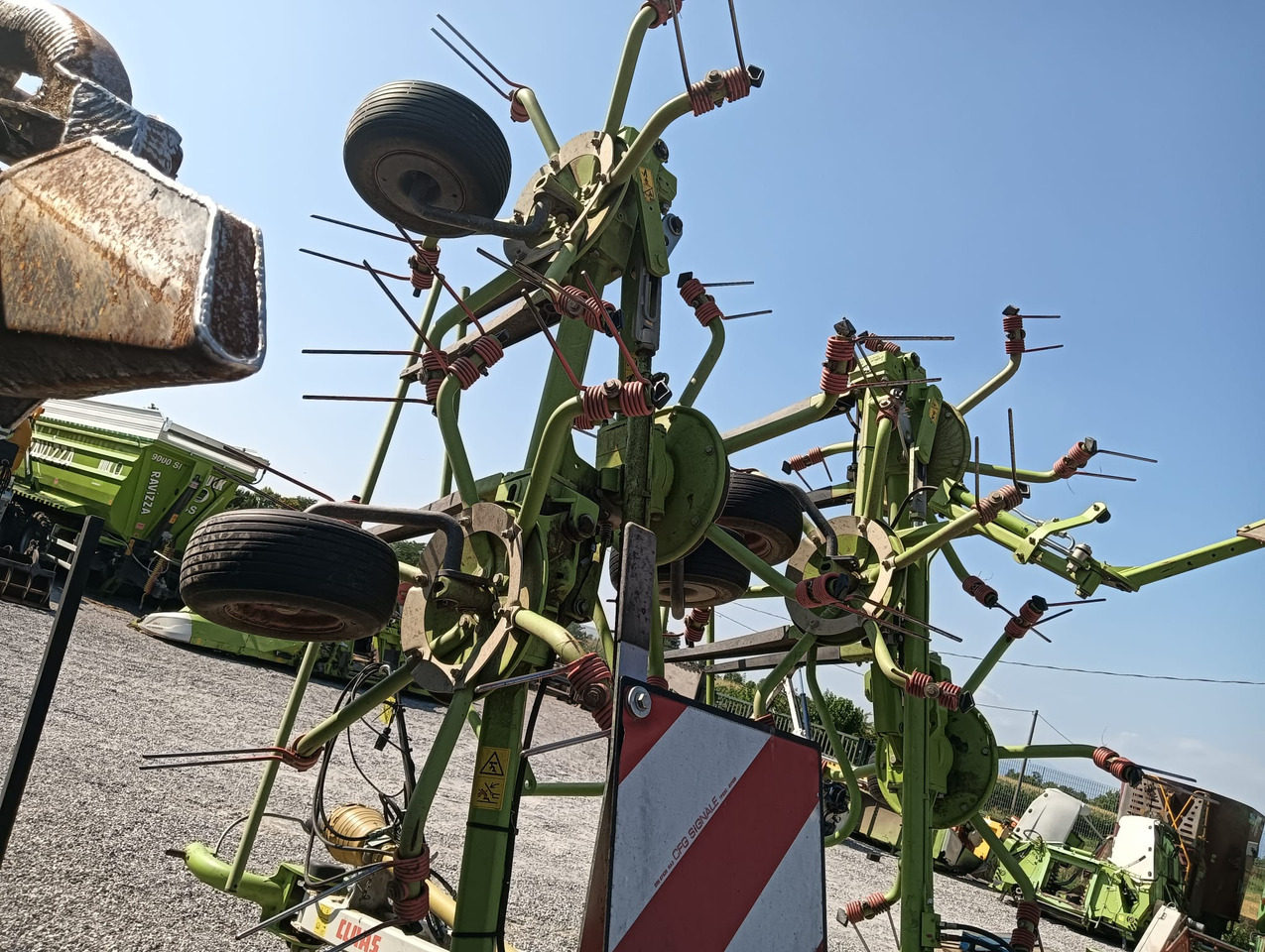 CLAAS VOLTO 900 T - Tedder/ Rake: picture 2 CLAAS VOLTO 900 T - Tedder/ Rake: picture 2