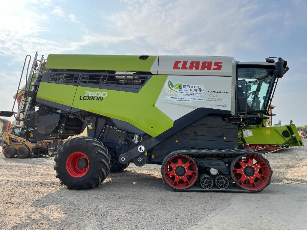 Claas LEXION 7600 TT - Combine harvester: picture 1 Claas LEXION 7600 TT - Combine harvester: picture 1