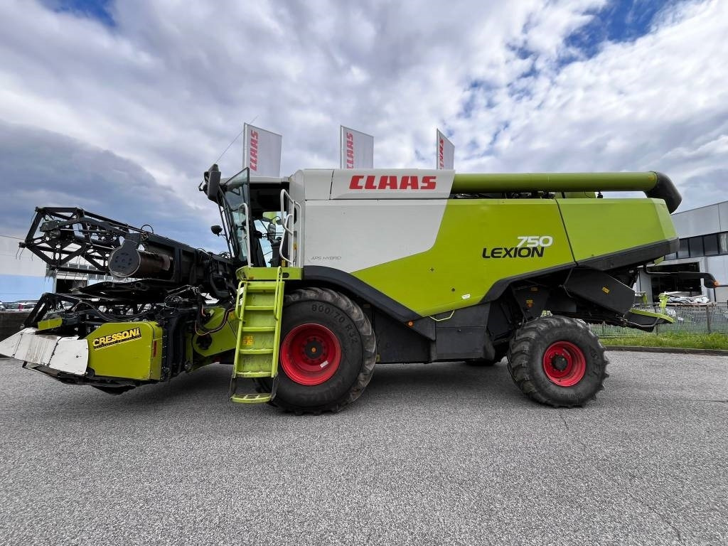 Claas Lexion 750 - Combine harvester: picture 1 Claas Lexion 750 - Combine harvester: picture 1