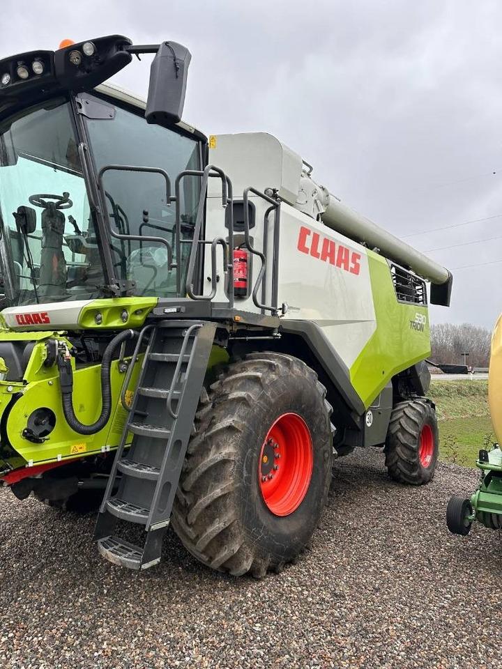 Claas Trion 530 - Combine harvester: picture 2 Claas Trion 530 - Combine harvester: picture 2
