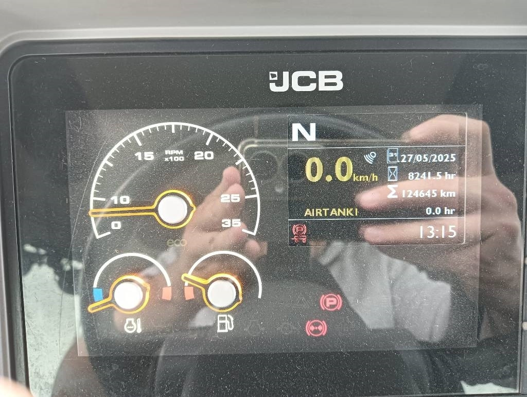 JCB Fastrac 4220 - Farm tractor: picture 5 JCB Fastrac 4220 - Farm tractor: picture 5