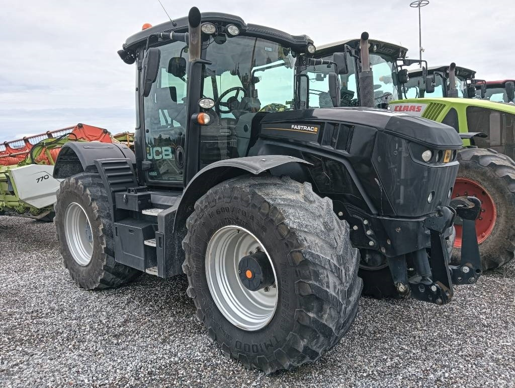 JCB Fastrac 4220 - Farm tractor: picture 1 JCB Fastrac 4220 - Farm tractor: picture 1