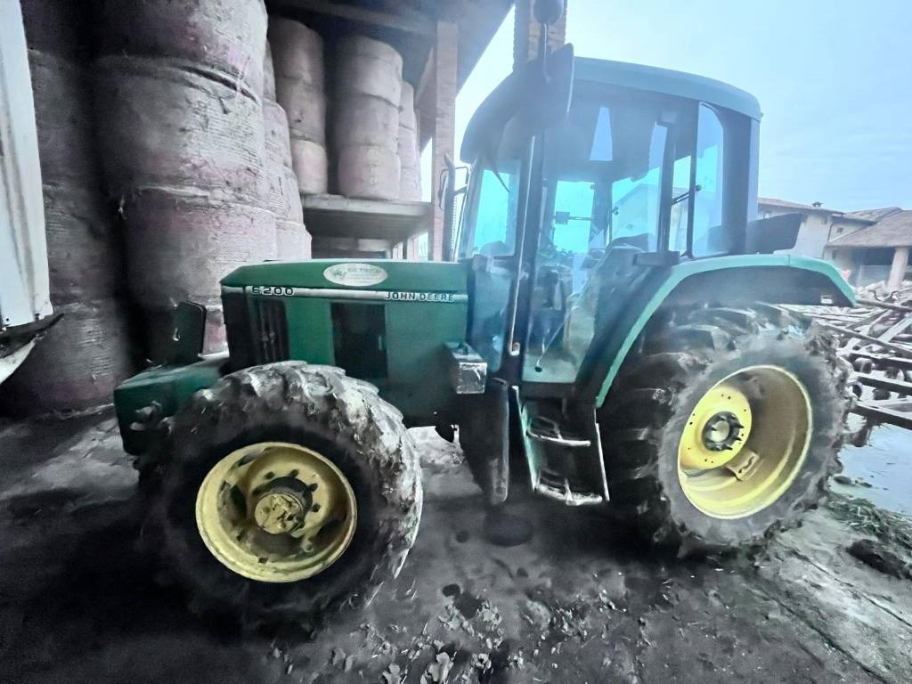 John Deere 6200 - Farm tractor: picture 1 John Deere 6200 - Farm tractor: picture 1