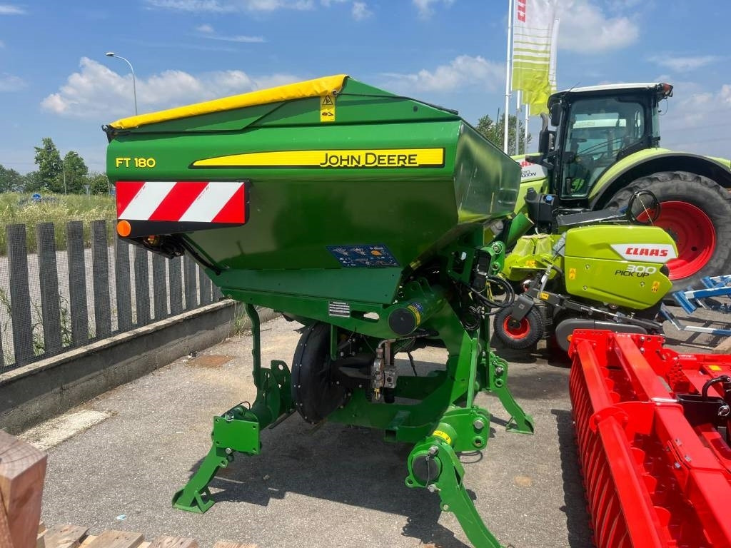 John Deere FT 180 - Fertilizer spreader: picture 3 John Deere FT 180 - Fertilizer spreader: picture 3
