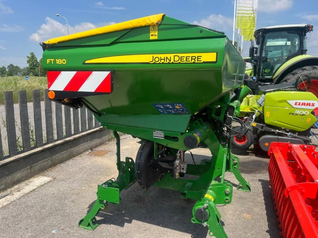 John Deere FT 180 - Fertilizer spreader: picture 2 John Deere FT 180 - Fertilizer spreader: picture 2