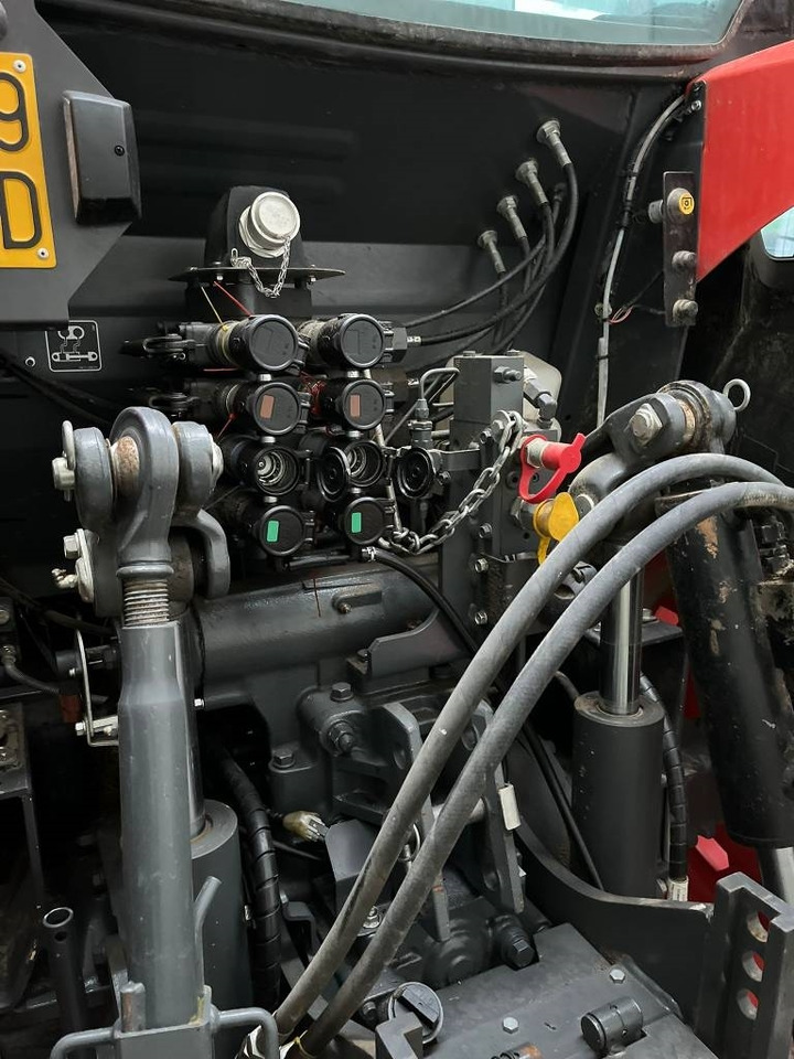 Kubota M 6-141 - Farm tractor: picture 3 Kubota M 6-141 - Farm tractor: picture 3