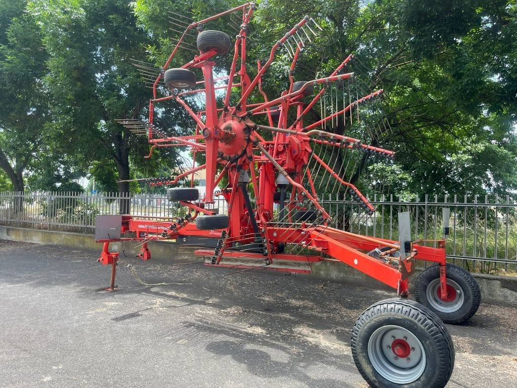 Kuhn GA 8121 - Tedder/ Rake: picture 4 Kuhn GA 8121 - Tedder/ Rake: picture 4