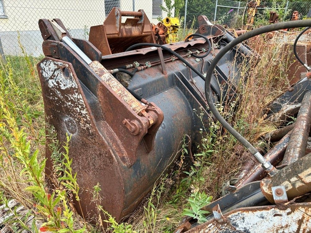 Hochkippschaufel 5,0 cbm / Schaufel 2,0-2,2 cbm - Loader bucket: picture 2 Hochkippschaufel 5,0 cbm / Schaufel 2,0-2,2 cbm - Loader bucket: picture 2