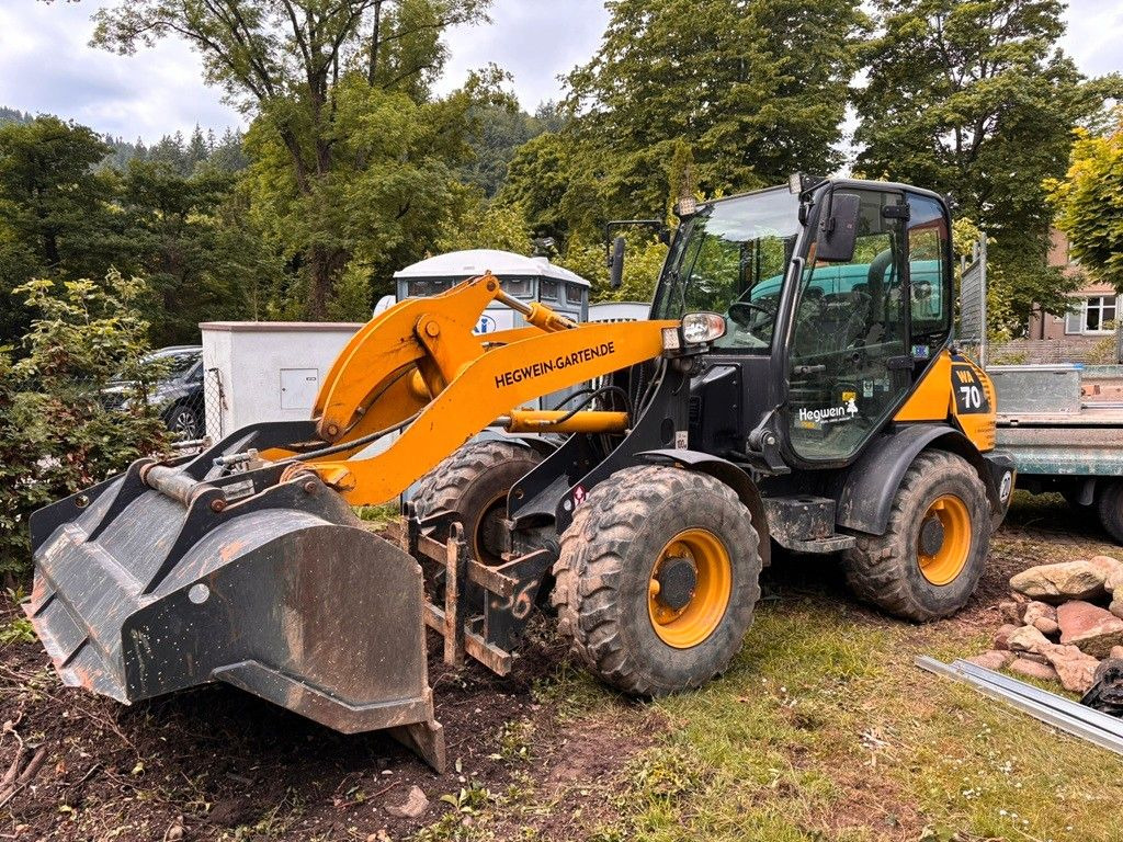 Komatsu WA70-7 - Wheel loader: picture 1 Komatsu WA70-7 - Wheel loader: picture 1