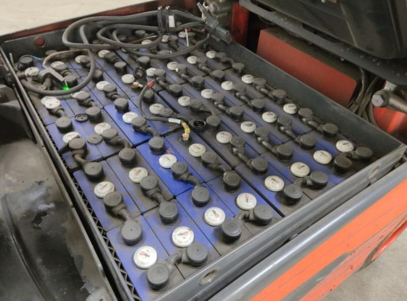 Fenwick E25 - Electric forklift: picture 4 Fenwick E25 - Electric forklift: picture 4