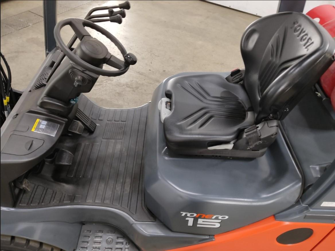 Toyota 8FGU15 - LPG forklift: picture 3 Toyota 8FGU15 - LPG forklift: picture 3