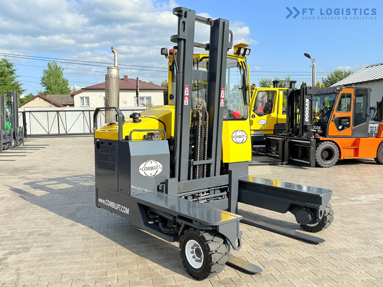 COMBILIFT C4000 / DIESEL / DUPLEX - 4100MM / FORK POSITIONER / ONLY 2951 MTH / LIKE NEW - 4-way reach truck: picture 5 COMBILIFT C4000 / DIESEL / DUPLEX - 4100MM / FORK POSITIONER / ONLY 2951 MTH / LIKE NEW - 4-way reach truck: picture 5