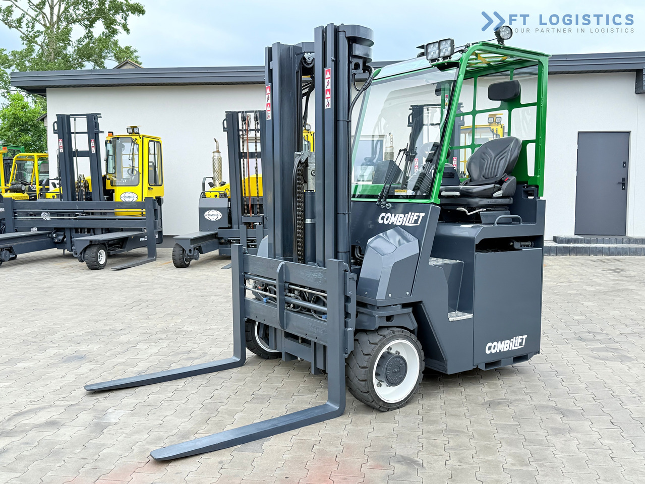COMBILIFT Combilift CBE4000 / TRIPLEX 5200MM / ELECTRIC / FREE LIFT / FORK POSITIONER / SIDESHIFT / LIKE NEW - 4-way reach truck: picture 1 COMBILIFT Combilift CBE4000 / TRIPLEX 5200MM / ELECTRIC / FREE LIFT / FORK POSITIONER / SIDESHIFT / LIKE NEW - 4-way reach truck: picture 1