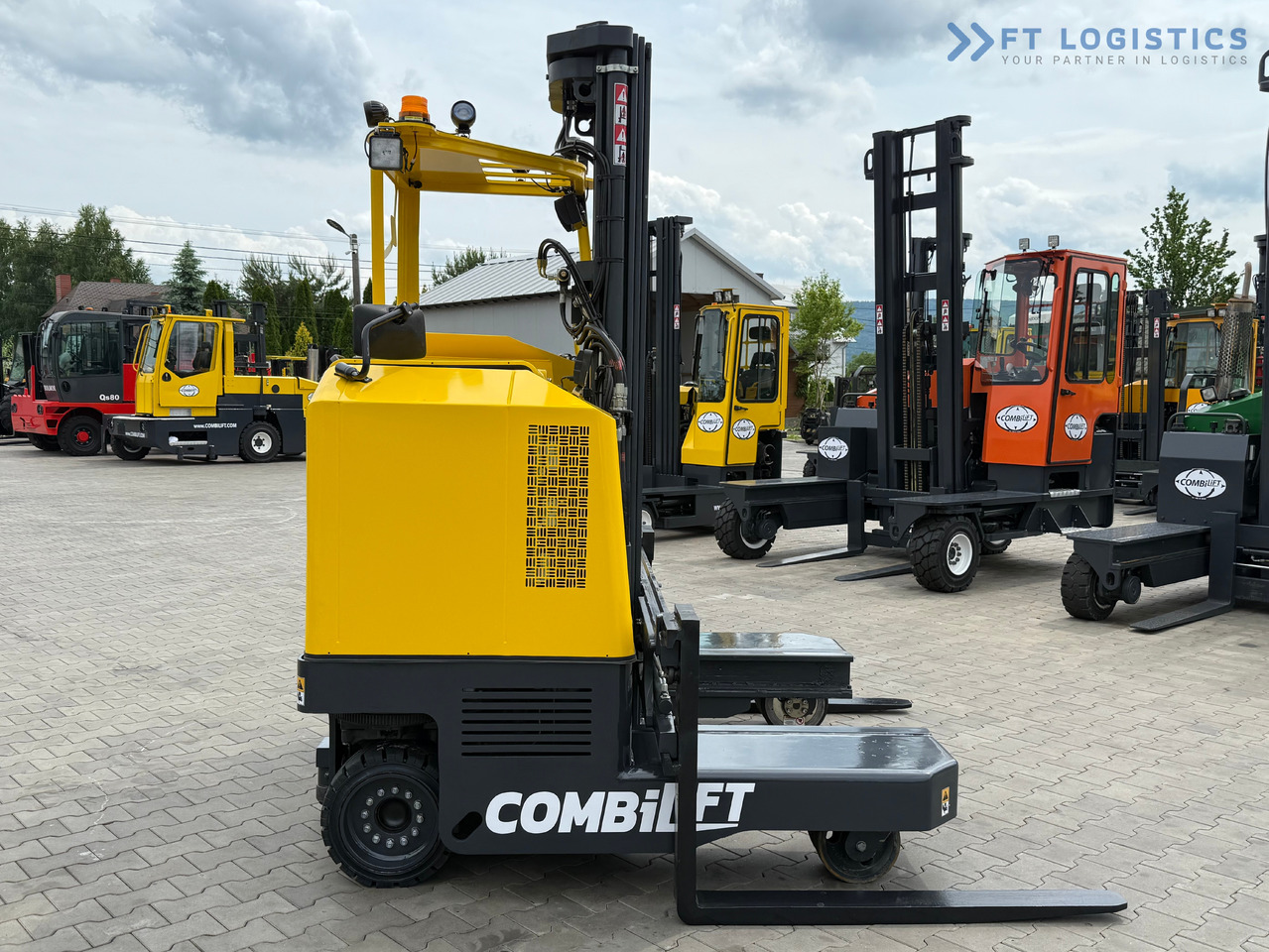 COMBILIFT MR / ELECTRIC / TRIPLEX – 6000MM / FULL FREE LIFT / WIDE POSITIONER / FORK SIDESHIFT / ONLY 1400 HOURS / LIKE NEW - 4-way reach truck: picture 5 COMBILIFT MR / ELECTRIC / TRIPLEX – 6000MM / FULL FREE LIFT / WIDE POSITIONER / FORK SIDESHIFT / ONLY 1400 HOURS / LIKE NEW - 4-way reach truck: picture 5