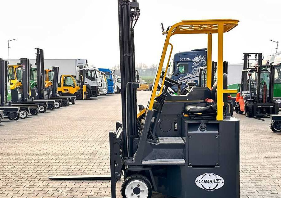 Combilift C2500CB / DUPLEX / 4100MM / DIESEL / FREE LIFT / FORK POSITIONER / SIDE SHIFT / LIKE NEW - 4-way reach truck: picture 3 Combilift C2500CB / DUPLEX / 4100MM / DIESEL / FREE LIFT / FORK POSITIONER / SIDE SHIFT / LIKE NEW - 4-way reach truck: picture 3