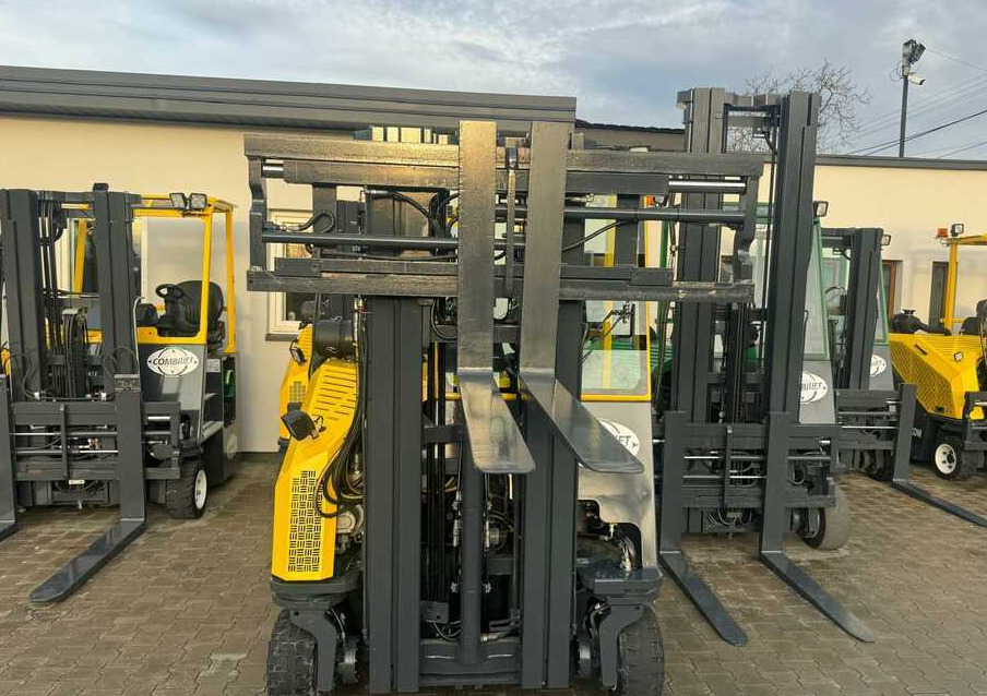 Combilift C3000CB -DIESEL- Only 6117 hours - 4-way reach truck: picture 4 Combilift C3000CB -DIESEL- Only 6117 hours - 4-way reach truck: picture 4