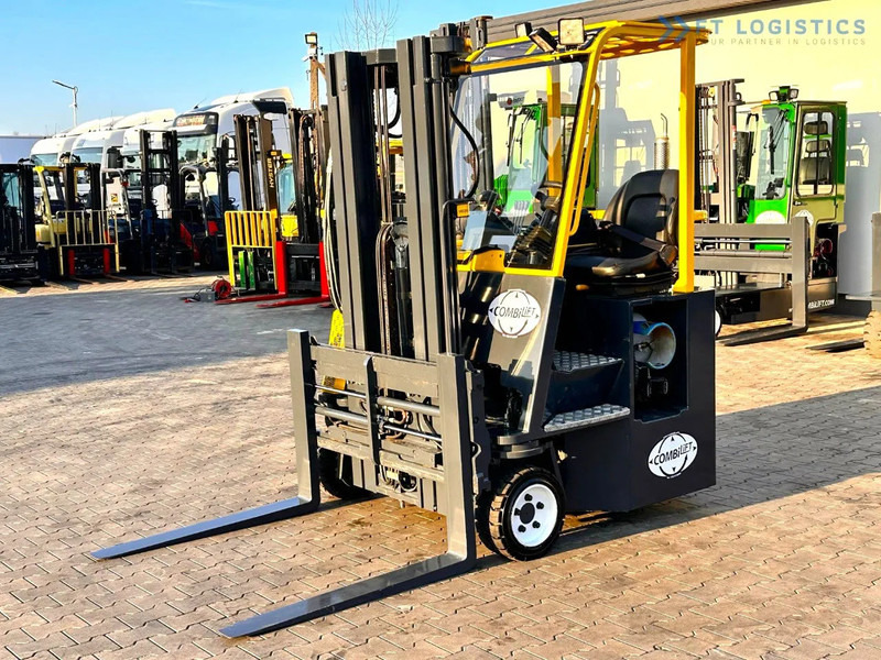 4-way reach truck Combilift C3000CB / LPG / TRIPLEX - 4900MM / LPG / FREE LIFT / FORK POSITIONER C3000CB / LPG / TRIPLEX - 4900MM / LPG / FREE LIFT / FORK P: picture 1