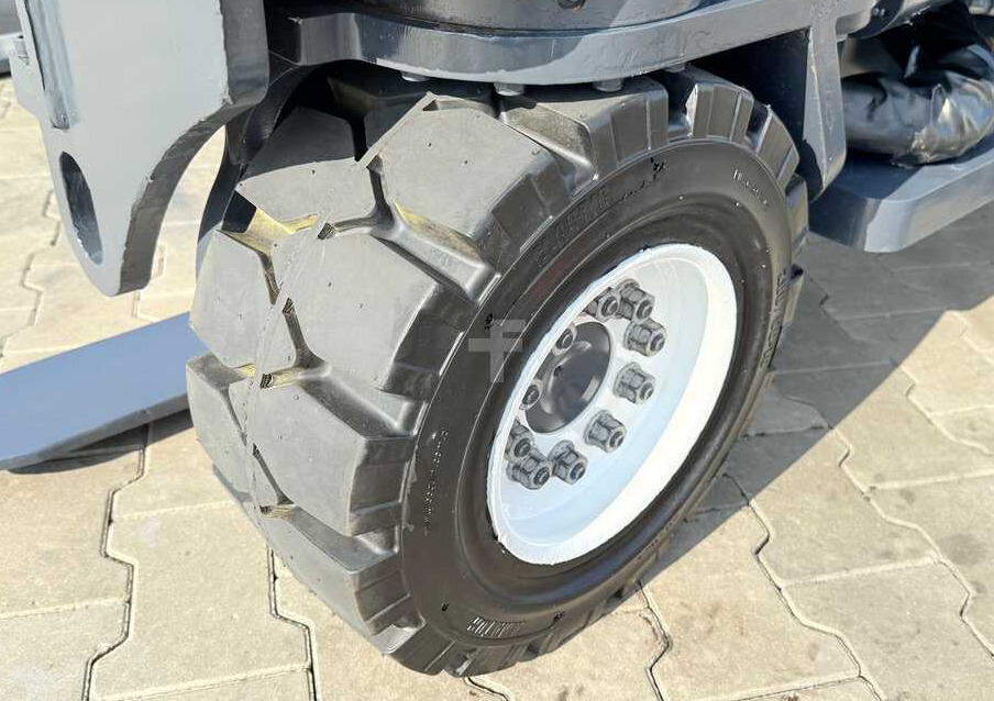 Combilift C4000 / DIESEL / DUPLEX - 4100MM / POSITIONER / ONLY 2951 MTH / LIKE NEW - 4-way reach truck: picture 2 Combilift C4000 / DIESEL / DUPLEX - 4100MM / POSITIONER / ONLY 2951 MTH / LIKE NEW - 4-way reach truck: picture 2