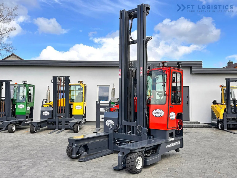 Combilift C4000 / TRIPLEX / 9300MM / FREE LIFT / POSITIONER / LPG / CABIN C4000 / TRIPLEX / 9300MM / FREE LIFT / POSITIONER / LPG / CABIN - 4-way reach truck: picture 5 Combilift C4000 / TRIPLEX / 9300MM / FREE LIFT / POSITIONER / LPG / CABIN C4000 / TRIPLEX / 9300MM / FREE LIFT / POSITIONER / LPG / CABIN - 4-way reach truck: picture 5
