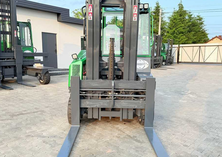 Combilift C4000CB / TRIPLEX - 5200MM / LPG / FREE LIFT / FORK POSITIONER / FORK SIDESHIFT / HEIGHT 2450MM / LIKE NEW - 4-way reach truck: picture 3 Combilift C4000CB / TRIPLEX - 5200MM / LPG / FREE LIFT / FORK POSITIONER / FORK SIDESHIFT / HEIGHT 2450MM / LIKE NEW - 4-way reach truck: picture 3