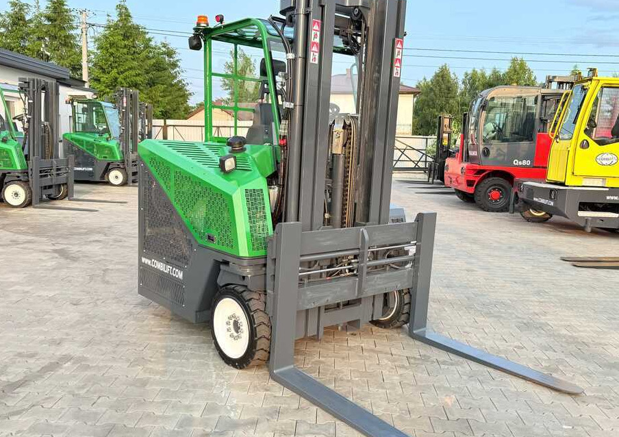 Combilift C4000CB / TRIPLEX - 5200MM / LPG / FREE LIFT / FORK POSITIONER / FORK SIDESHIFT / HEIGHT 2450MM / LIKE NEW - 4-way reach truck: picture 4 Combilift C4000CB / TRIPLEX - 5200MM / LPG / FREE LIFT / FORK POSITIONER / FORK SIDESHIFT / HEIGHT 2450MM / LIKE NEW - 4-way reach truck: picture 4