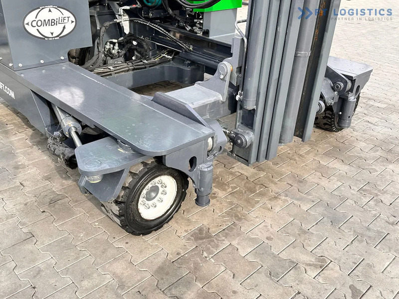4-way reach truck Combilift C4500 / LPG / TRIPLEX / 5500MM / FREE LIFT / HYDRAULIC FORK SHIFT / Like New C4500 / LPG / TRIPLEX / 5500MM / FREE LIFT / HYDRAU: picture 19 4-way reach truck Combilift C4500 / LPG / TRIPLEX / 5500MM / FREE LIFT / HYDRAULIC FORK SHIFT / Like New C4500 / LPG / TRIPLEX / 5500MM / FREE LIFT / HYDRAU: picture 19