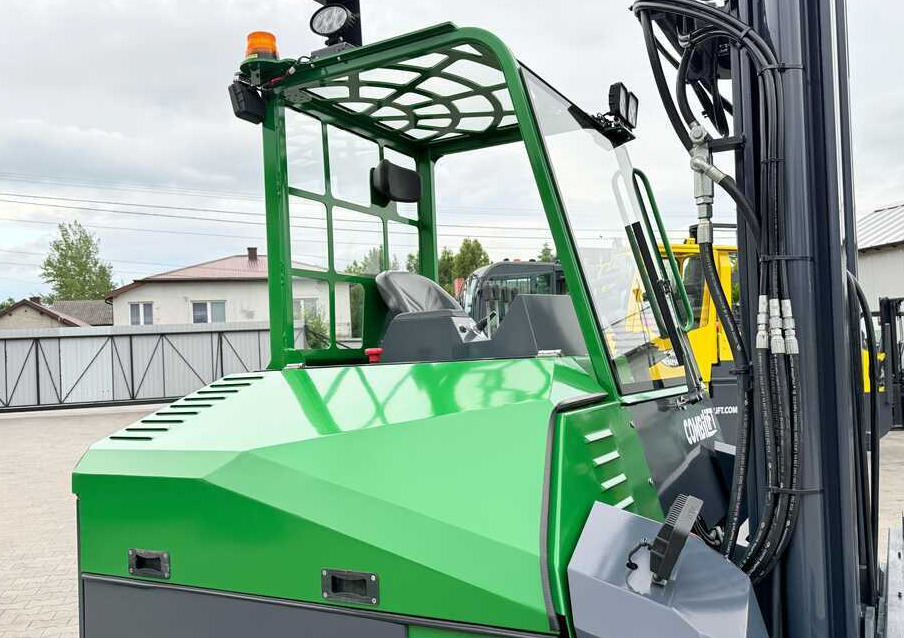 Combilift CBE4000 / TRIPLEX / 5200 / FREE-LIFT - 4-way reach truck: picture 4 Combilift CBE4000 / TRIPLEX / 5200 / FREE-LIFT - 4-way reach truck: picture 4