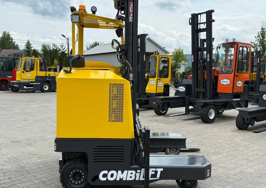Combilift MR / ELECTRIC / TRIPLEX – 6000MM / FULL FREE LIFT / WIDE POSITIONER / FORK SIDESHIFT / ONLY 1400 HOURS / LIKE NEW - 4-way reach truck: picture 4 Combilift MR / ELECTRIC / TRIPLEX – 6000MM / FULL FREE LIFT / WIDE POSITIONER / FORK SIDESHIFT / ONLY 1400 HOURS / LIKE NEW - 4-way reach truck: picture 4