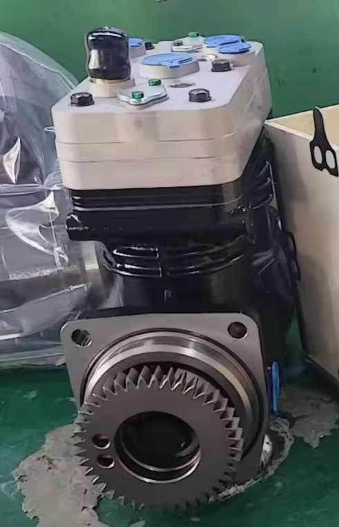 CATERPILLAR 304-2693 440-1616 226-9580 10R-6317 - AC compressor for Excavator: picture 2 CATERPILLAR 304-2693 440-1616 226-9580 10R-6317 - AC compressor for Excavator: picture 2