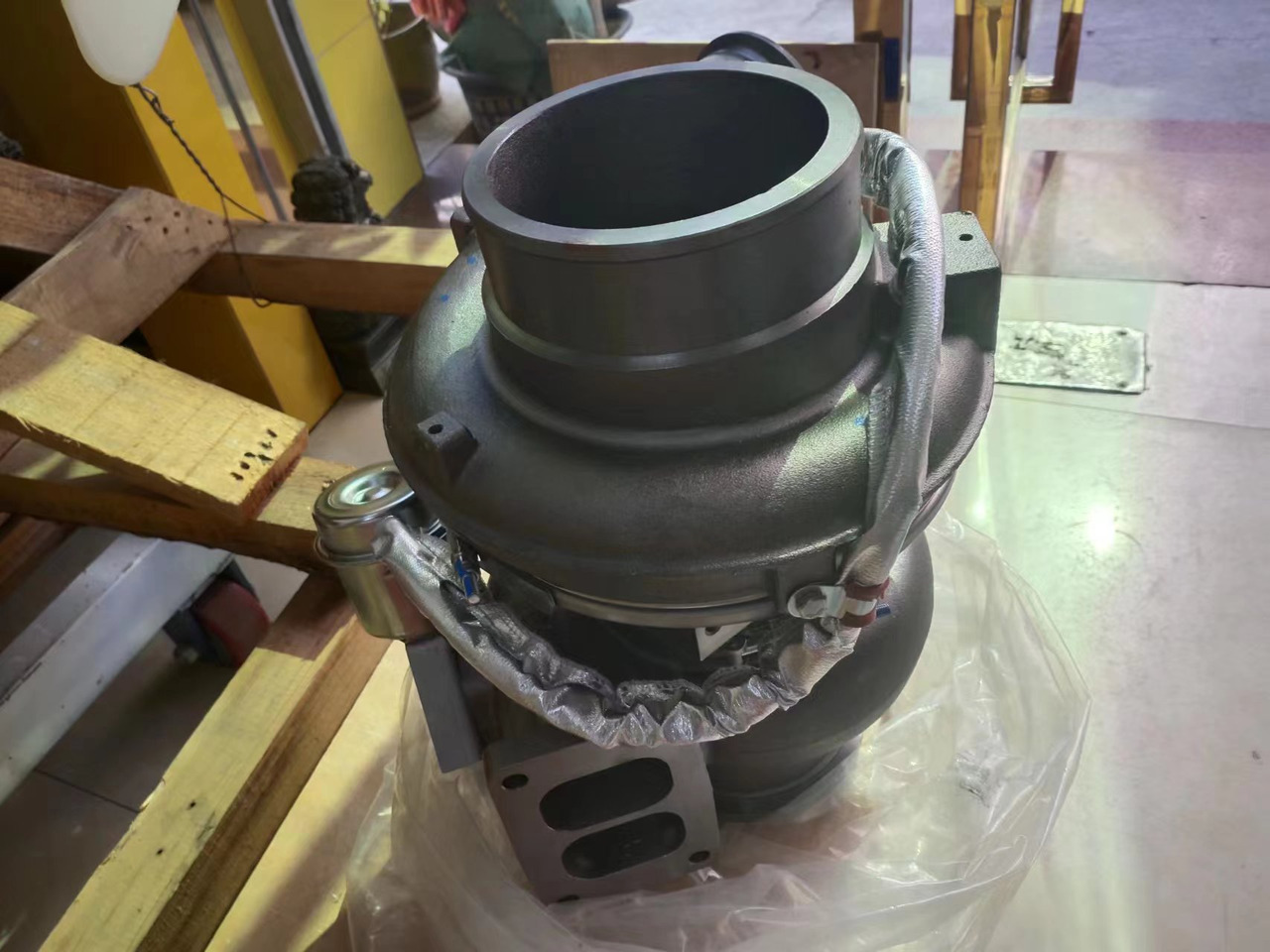 CATERPILLAR 366-0183 - Turbo for Excavator: picture 2 CATERPILLAR 366-0183 - Turbo for Excavator: picture 2