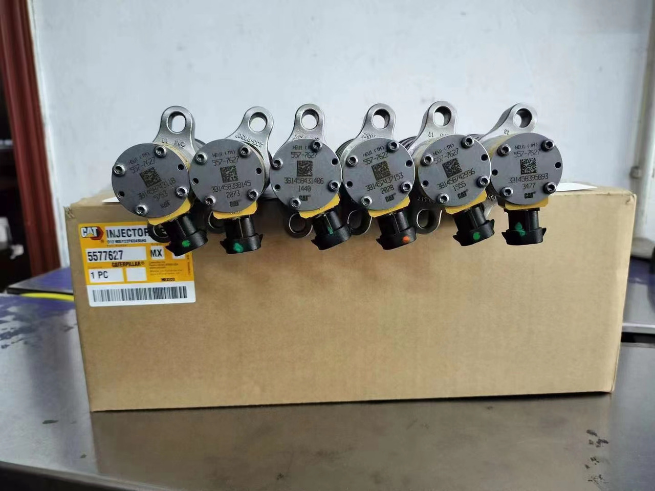 CATERPILLAR 557-7627 - Injector for Excavator: picture 3 CATERPILLAR 557-7627 - Injector for Excavator: picture 3