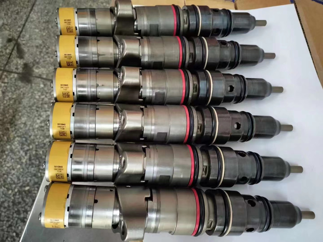 CATERPILLAR 557-7627 - Injector for Excavator: picture 2 CATERPILLAR 557-7627 - Injector for Excavator: picture 2