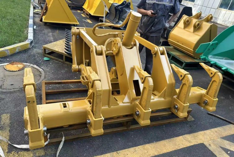 CATERPILLAR - Ripper for Grader: picture 4 CATERPILLAR - Ripper for Grader: picture 4