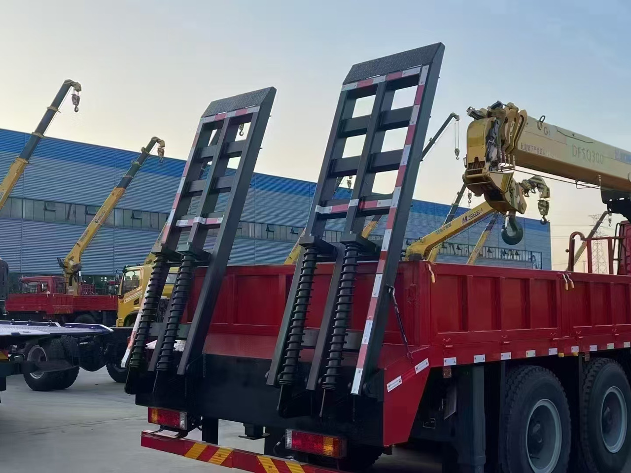 Delong Delong M3000,XCMG DFSQ 300 - Crane truck: picture 1 Delong Delong M3000,XCMG DFSQ 300 - Crane truck: picture 1