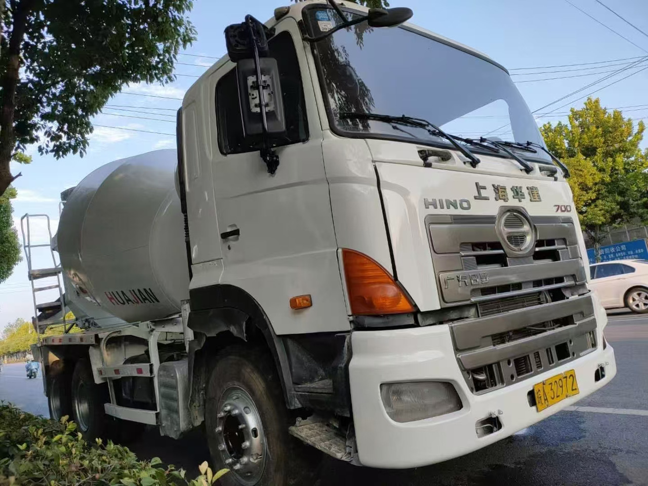 HINO 700 - Tanker truck: picture 3 HINO 700 - Tanker truck: picture 3