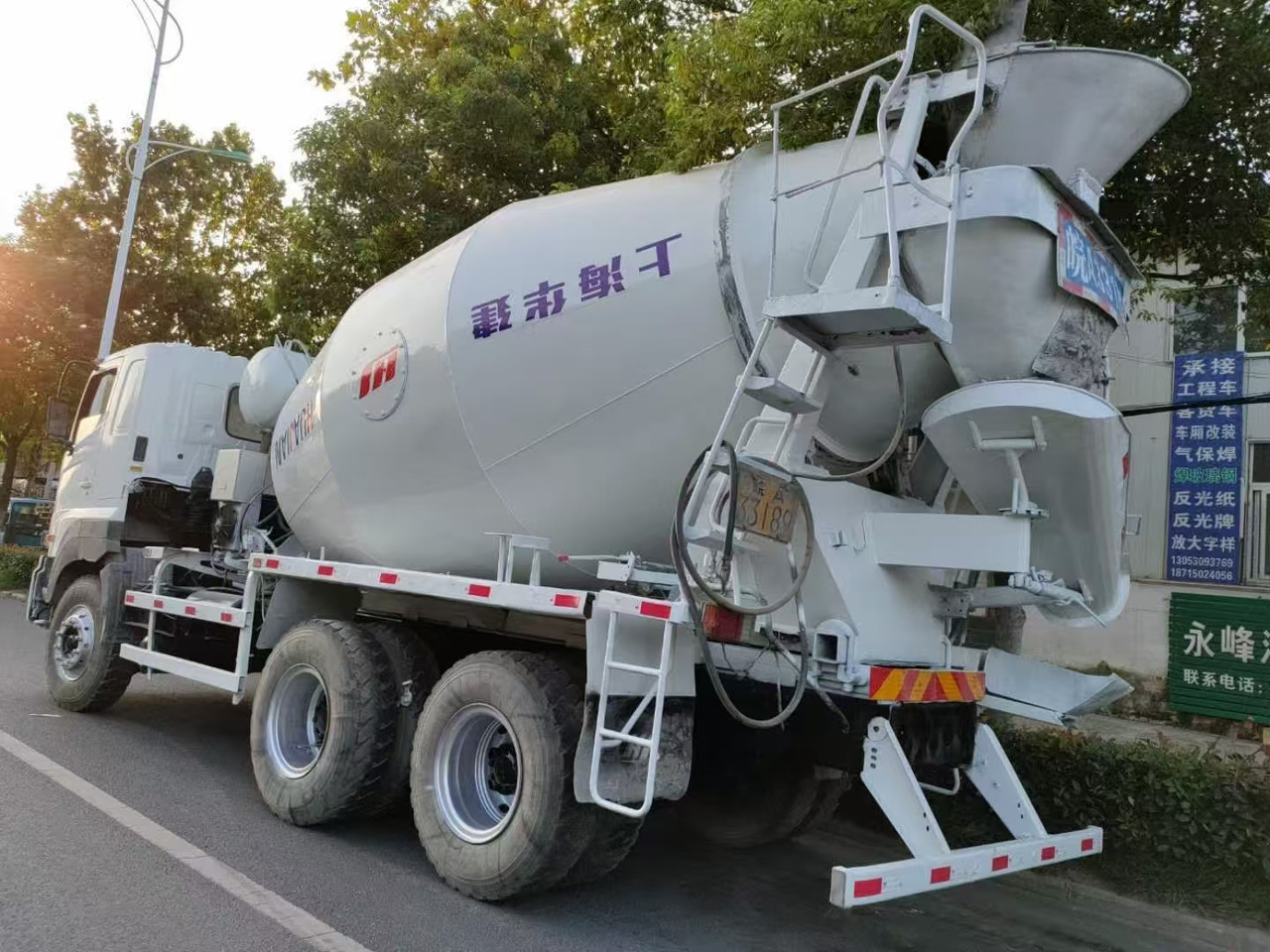 HINO 700 - Tanker truck: picture 5 HINO 700 - Tanker truck: picture 5