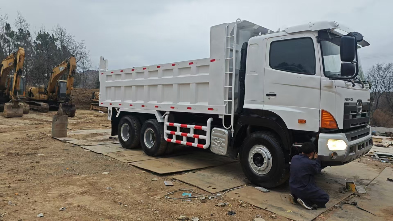 HINO HINO 700 - Tipper: picture 3 HINO HINO 700 - Tipper: picture 3