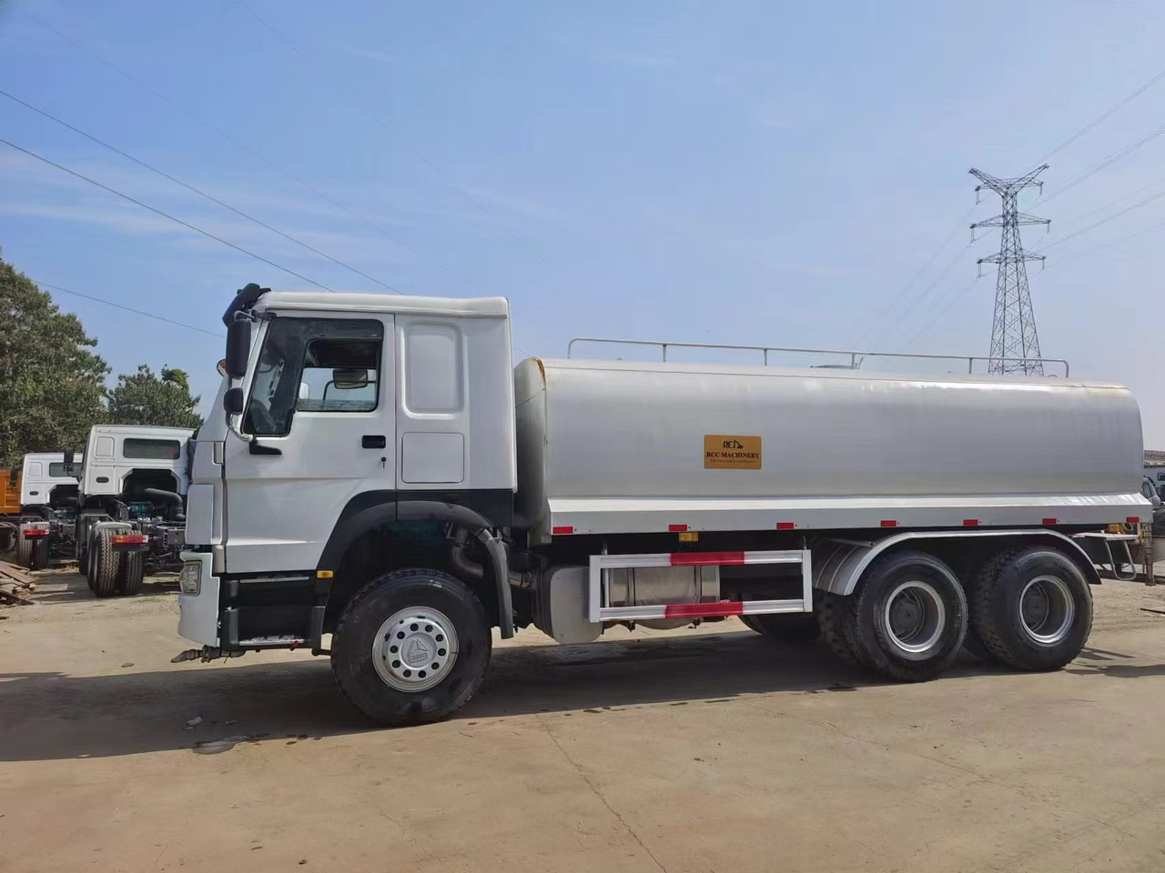 HOWO 6×4 ,20 cubic meters - Tanker truck: picture 5 HOWO 6×4 ,20 cubic meters - Tanker truck: picture 5