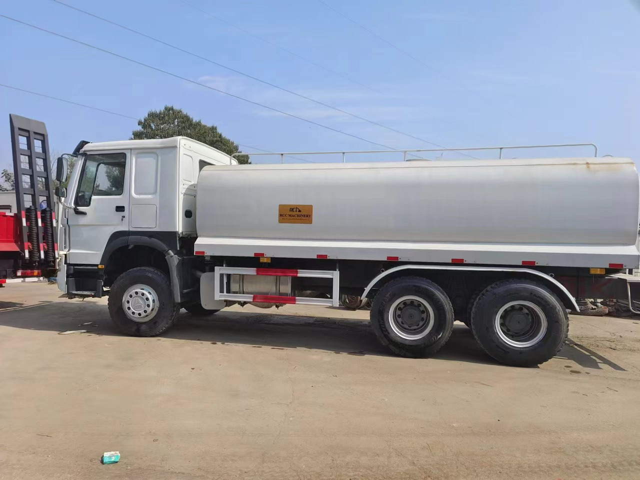 HOWO 6×4 ,20 cubic meters - Tanker truck: picture 1 HOWO 6×4 ,20 cubic meters - Tanker truck: picture 1