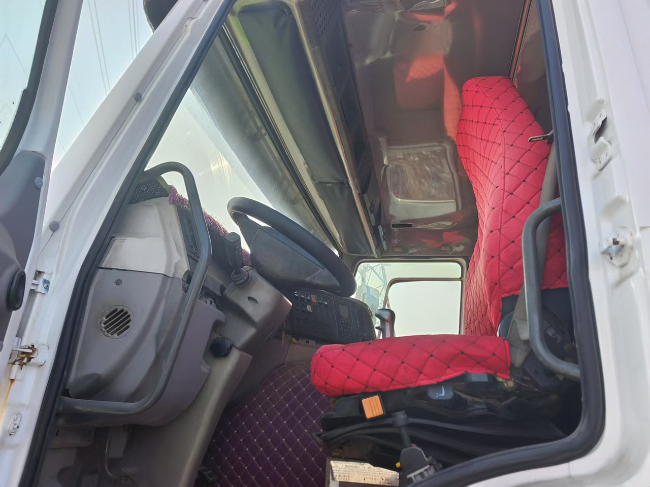 HOWO,XCMG HOWO 375,XCMG  MSQS300-4  12 tons - Tanker truck: picture 4 HOWO,XCMG HOWO 375,XCMG  MSQS300-4  12 tons - Tanker truck: picture 4