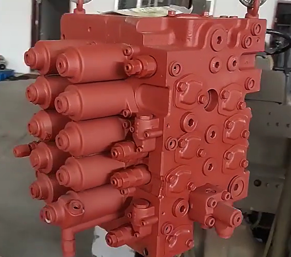 HYUNDAI R210-7 31Q6-16113 31Q6-16111 - Hydraulic valve for Excavator: picture 1 HYUNDAI R210-7 31Q6-16113 31Q6-16111 - Hydraulic valve for Excavator: picture 1