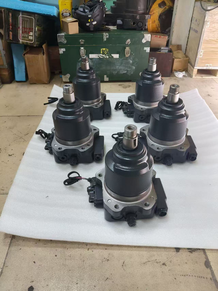 KOMATSU 708-7w-00210 - Hydraulic motor for Attachment: picture 2 KOMATSU 708-7w-00210 - Hydraulic motor for Attachment: picture 2