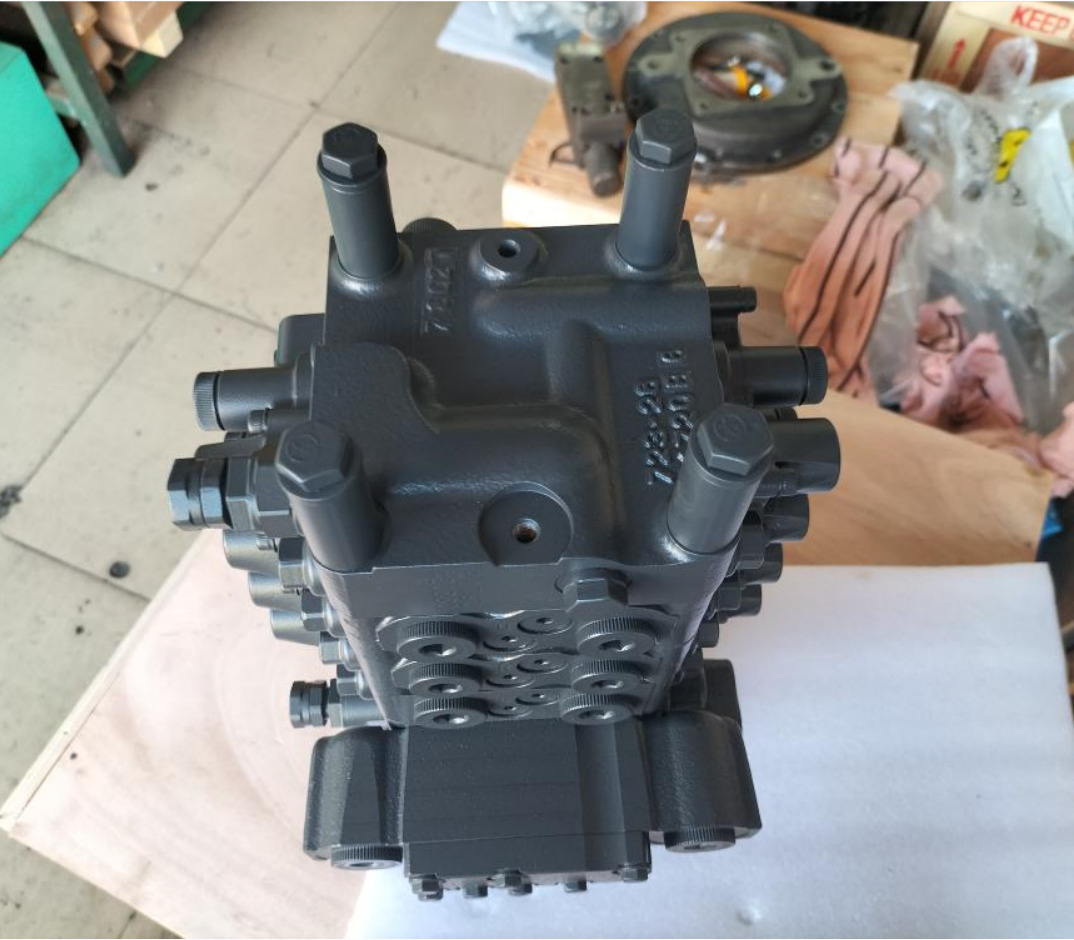 KOMATSU 723-29-51100 - Valve for Excavator: picture 1 KOMATSU 723-29-51100 - Valve for Excavator: picture 1